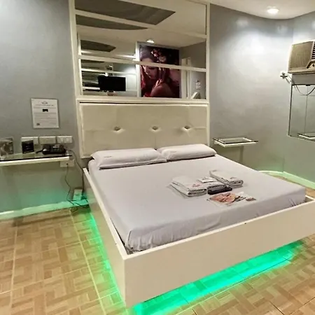 Town And Country Reposo Hostel